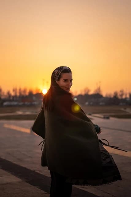 Antes - Mujer con fondo de atardecer